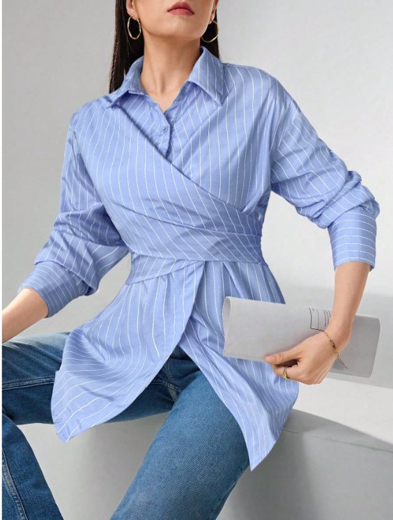 Chemise rayée bleu ceintrée
